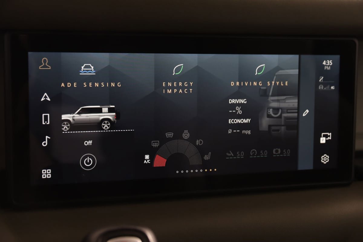 Used 2020 Land Rover Defender 110 SE AWD/4WD image 34
