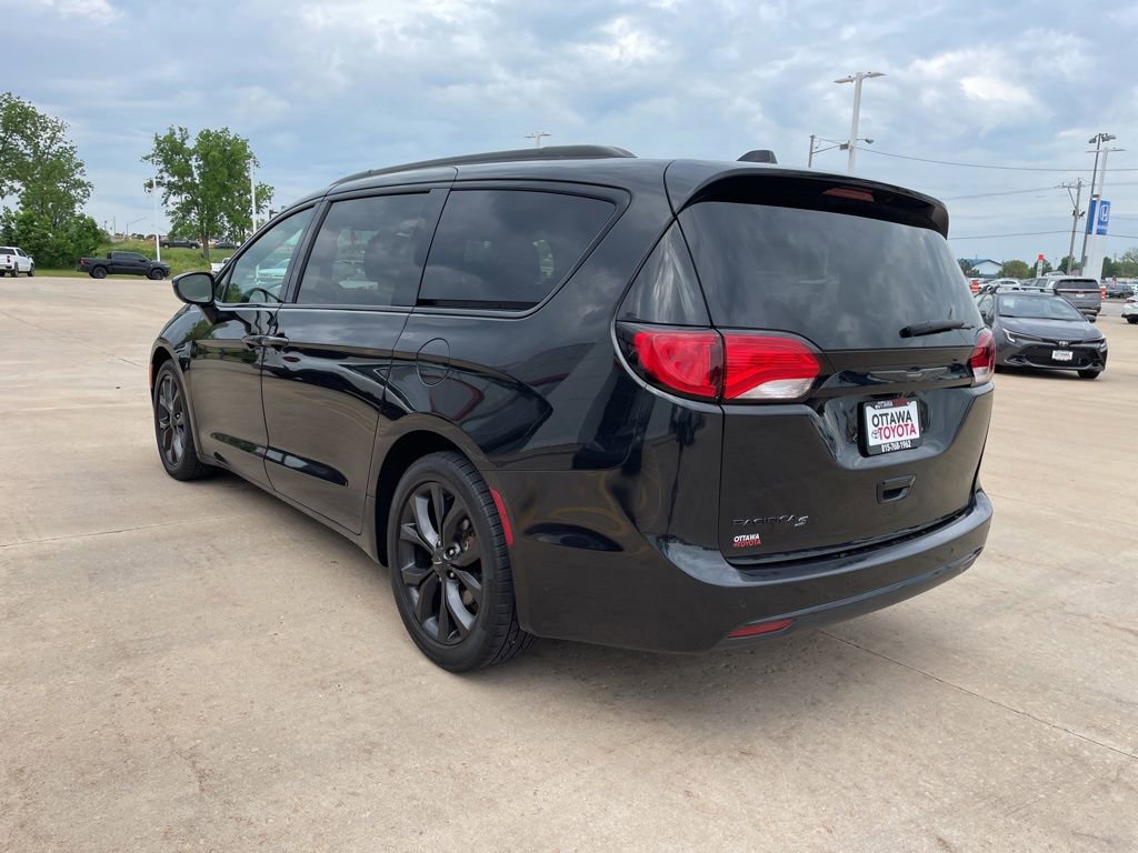Used 2018 Chrysler Pacifica Touring-L Plus FWD image 7