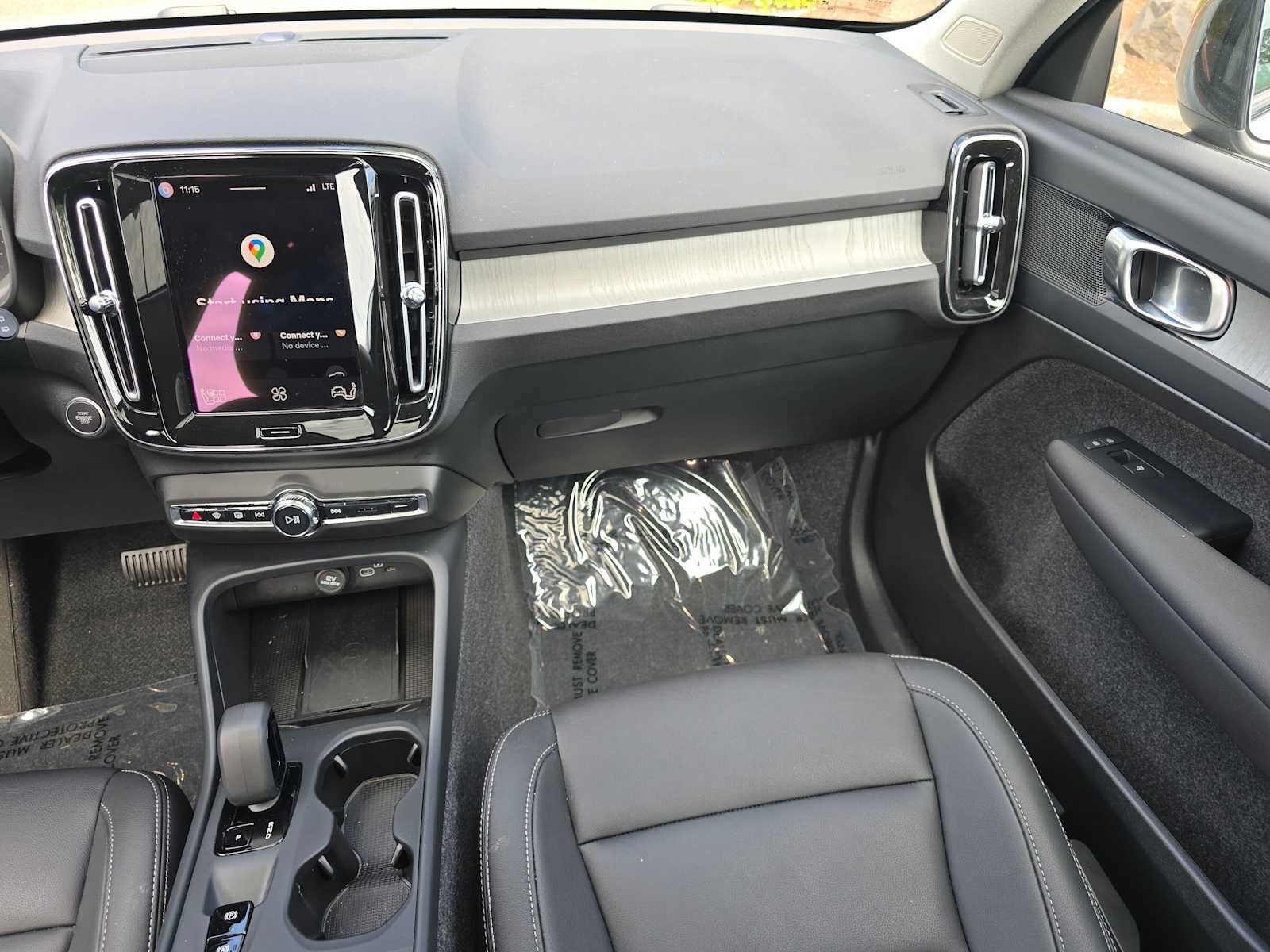 Used 2026 Volvo XC40 B5 Core w/ Climate Package AWD/4WD image 18