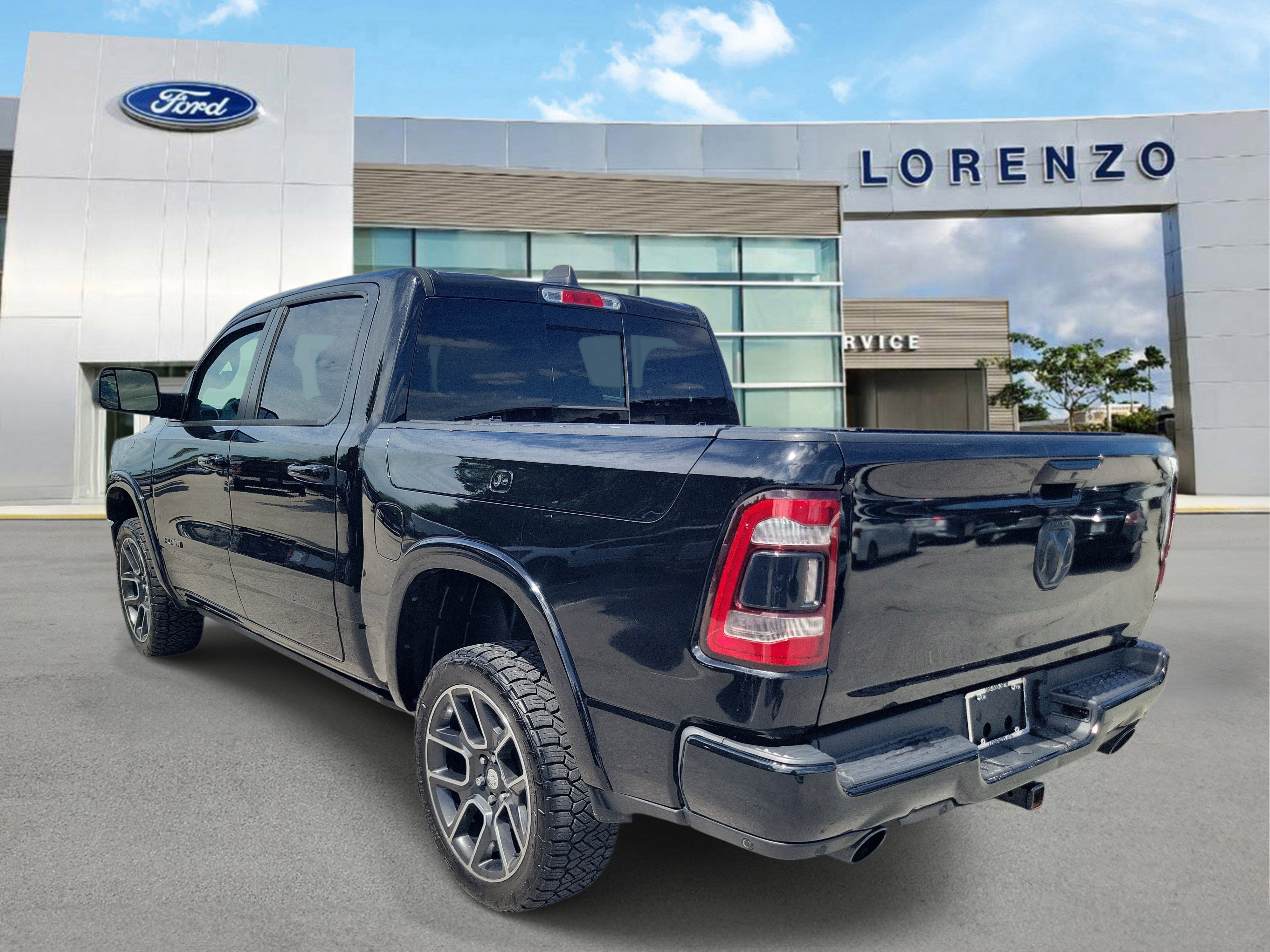 Used 2019 RAM 1500 Laramie AWD/4WD image 7