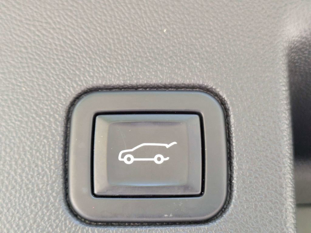 Used 2022 Chevrolet Equinox LT w/ Driver Convenience Package AWD/4WD image 13