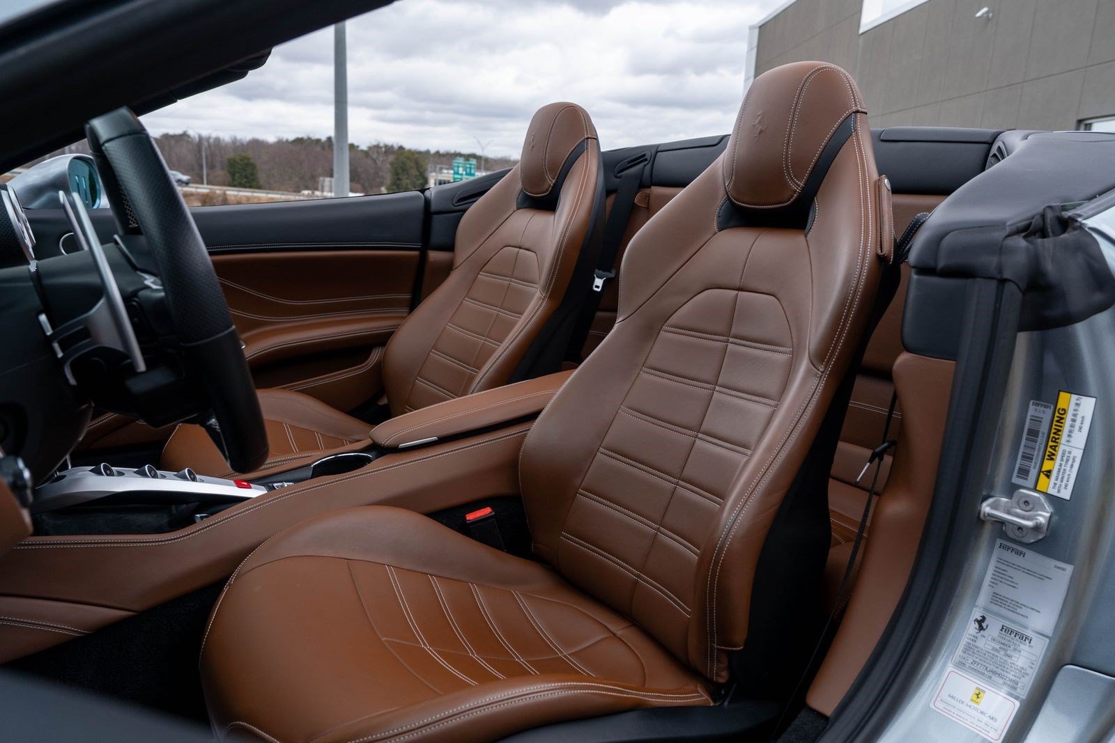 Used 2017 Ferrari California T RWD image 33