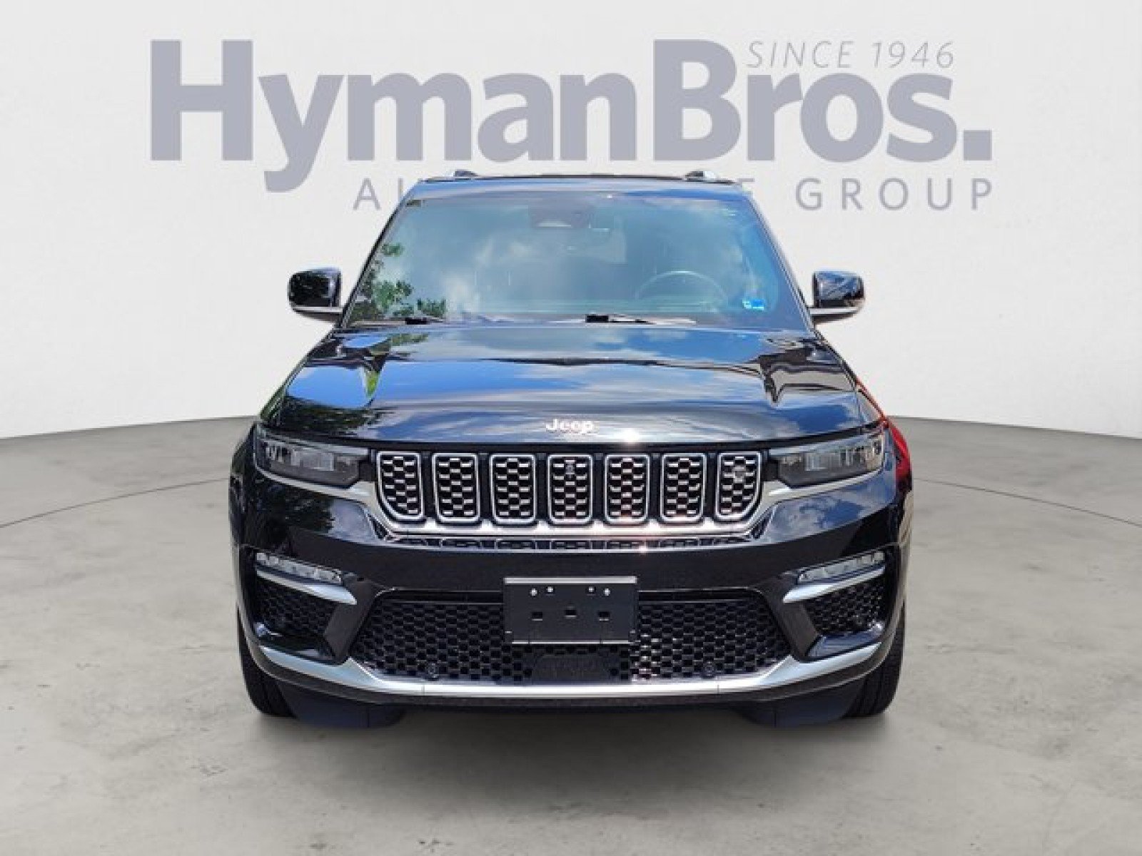 Used 2023 Jeep Grand Cherokee Summit AWD/4WD image 8
