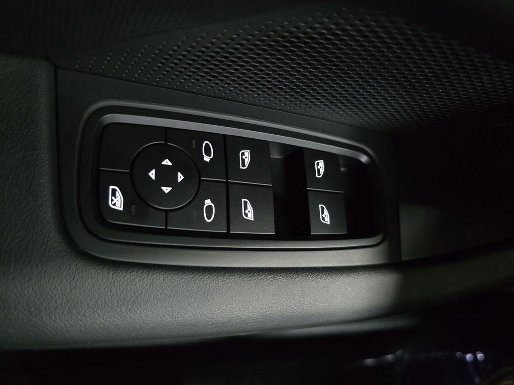 Certified 2023 Porsche Taycan image 21