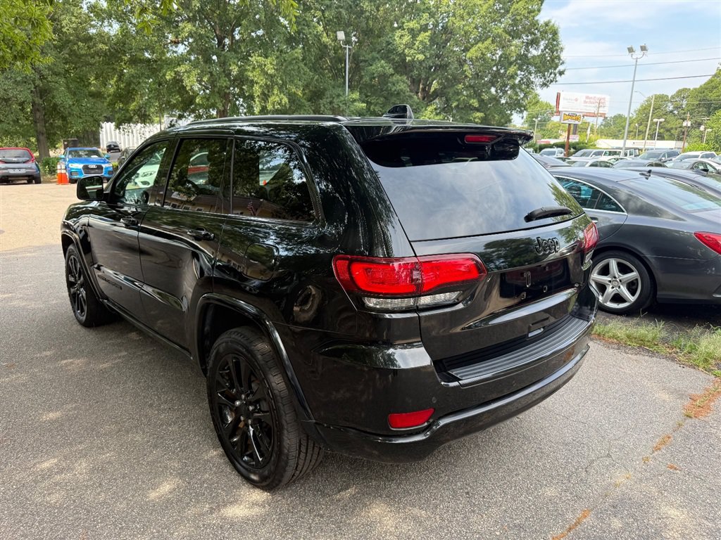 Used 2018 Jeep Grand Cherokee Altitude RWD image 7