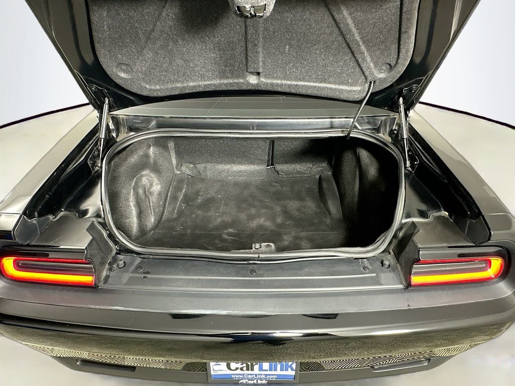 Used 2019 Dodge Challenger SXT image 29