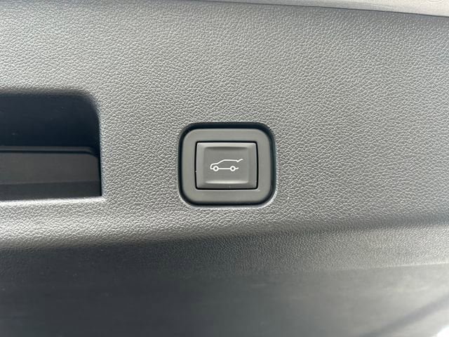 Used 2025 GMC Acadia Denali w/ LPO, Floor Liner Package AWD/4WD image 19