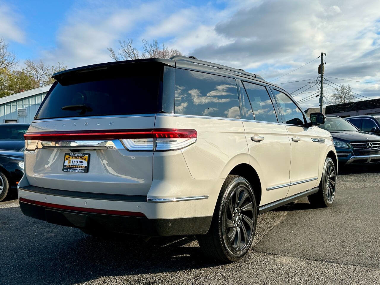Used 2023 Lincoln Navigator Reserve image 7