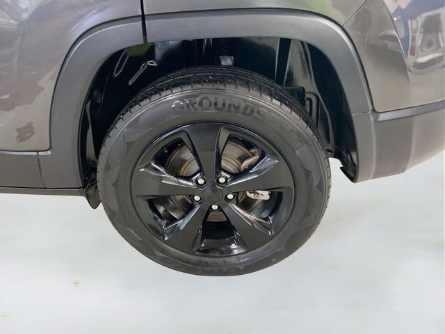 Used 2019 Jeep Cherokee Latitude Plus image 18