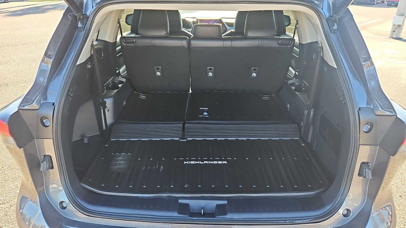 Used 2023 Toyota Highlander XLE image 22