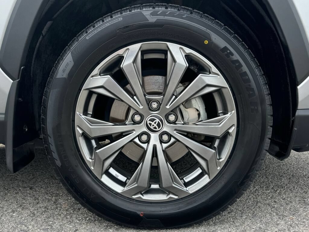 Used 2022 Toyota RAV4 Limited AWD/4WD image 12
