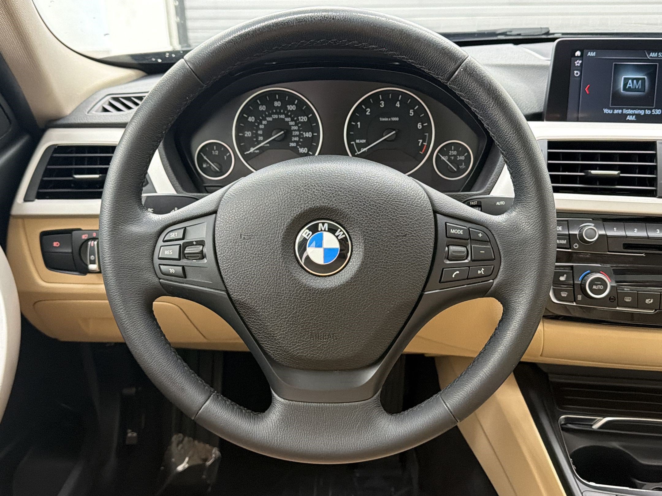 Used 2018 BMW 320i Sedan RWD image 11