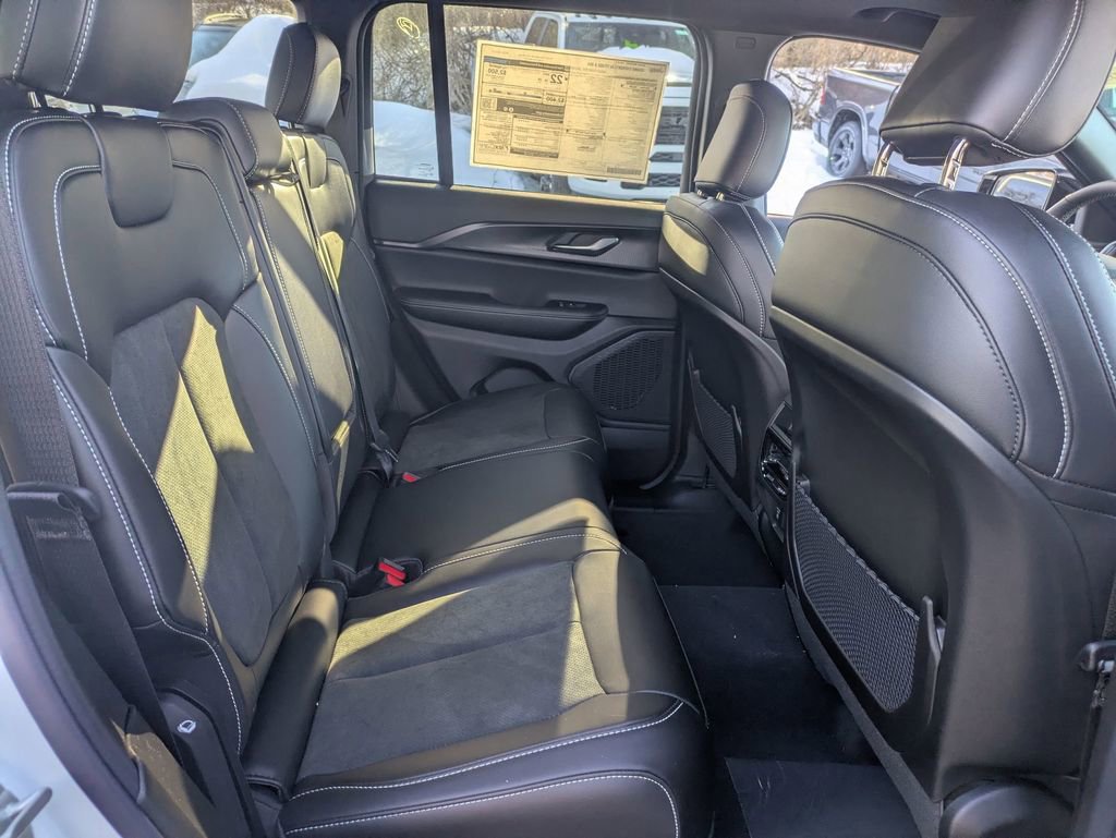 New 2025 Jeep Grand Cherokee Altitude image 28