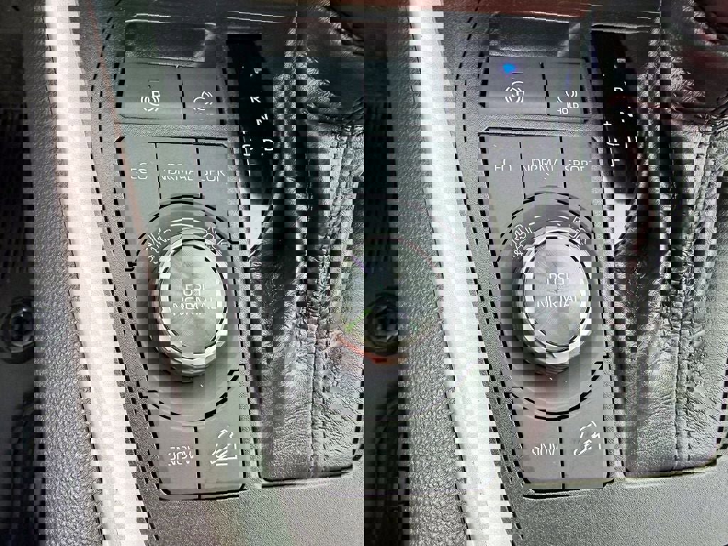 Used 2021 Toyota RAV4 Limited w/ Limited Grade Weather Package AWD/4WD image 33