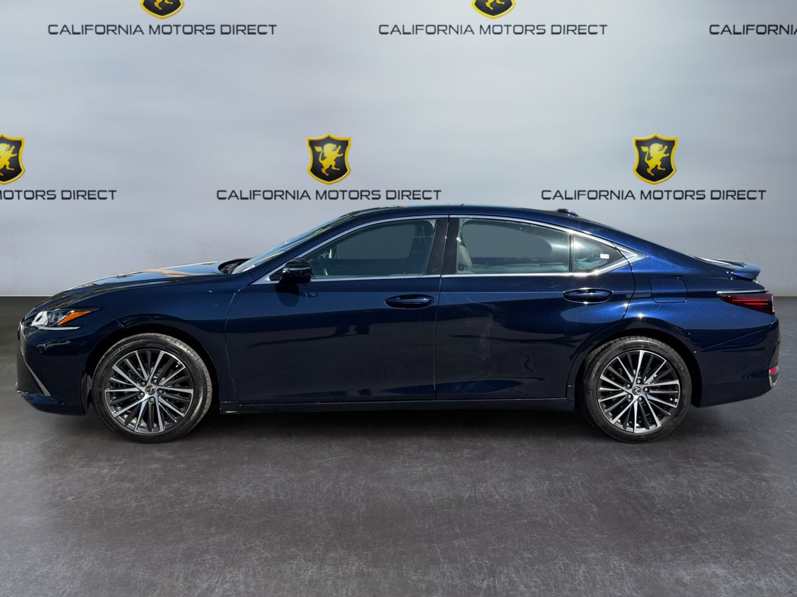 Used 2024 Lexus ES 300h w/ Premium Package FWD image 2