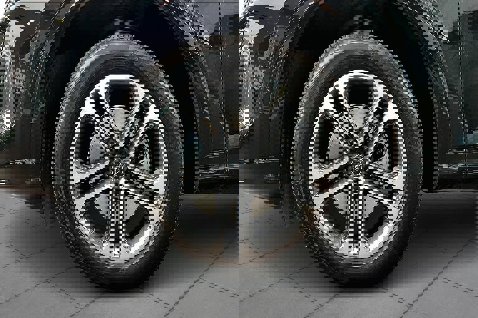 Used 2025 Audi Q5 Premium w/ Convenience Package image 10