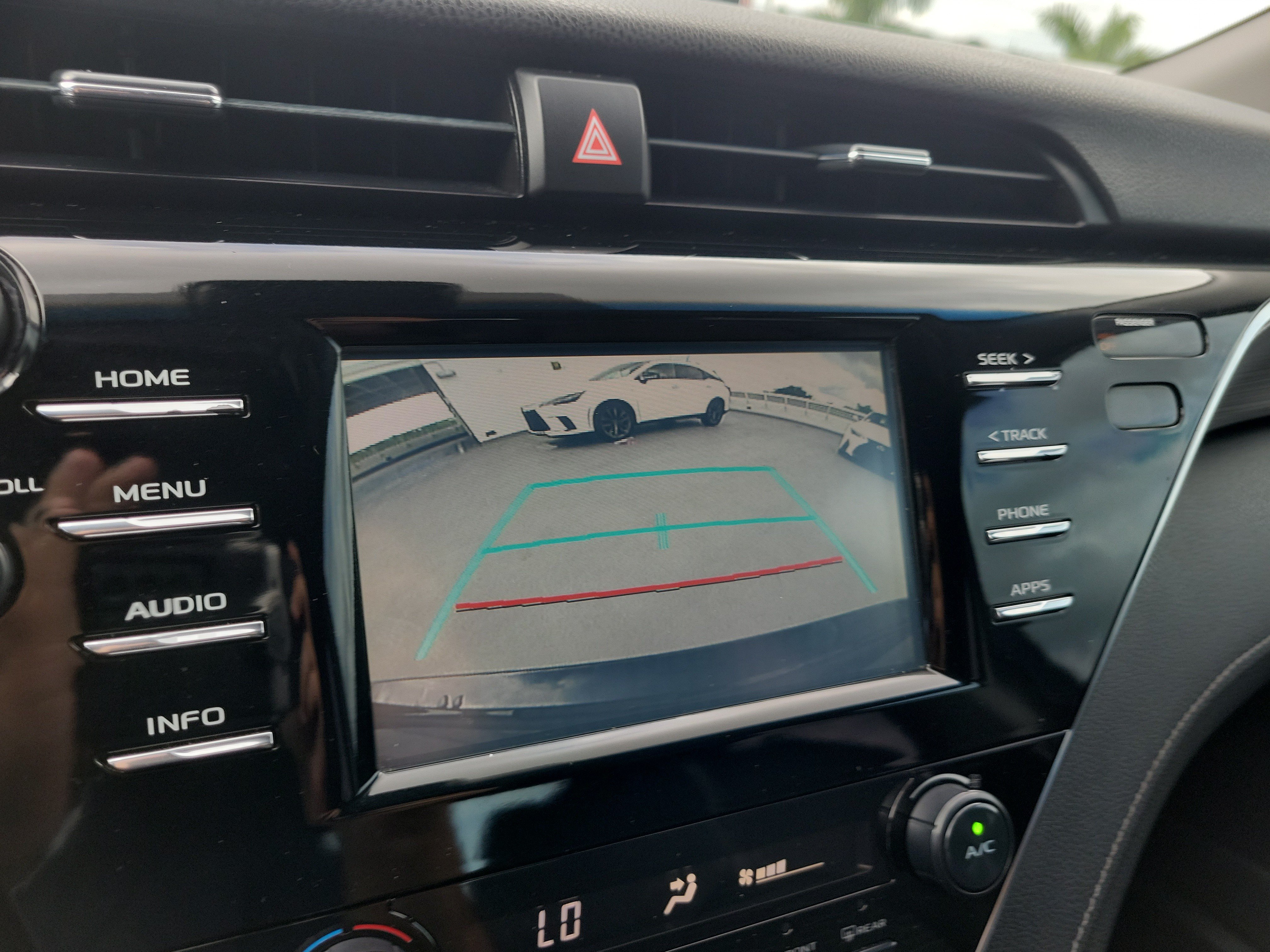 Used 2018 Toyota Camry SE FWD image 28