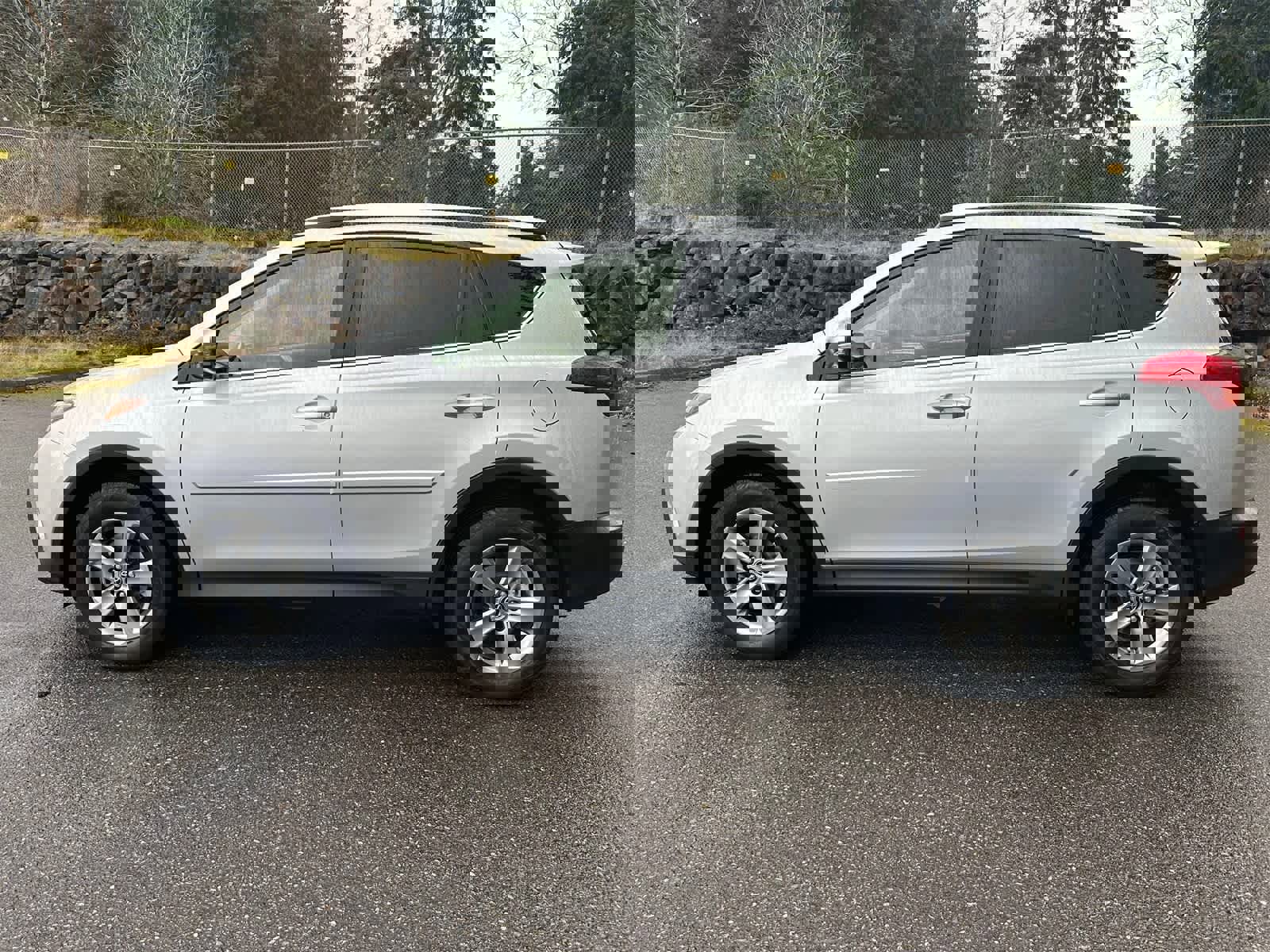Used 2015 Toyota RAV4 XLE image 2