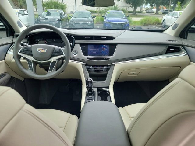Used 2024 Cadillac XT5 Premium Luxury FWD image 2