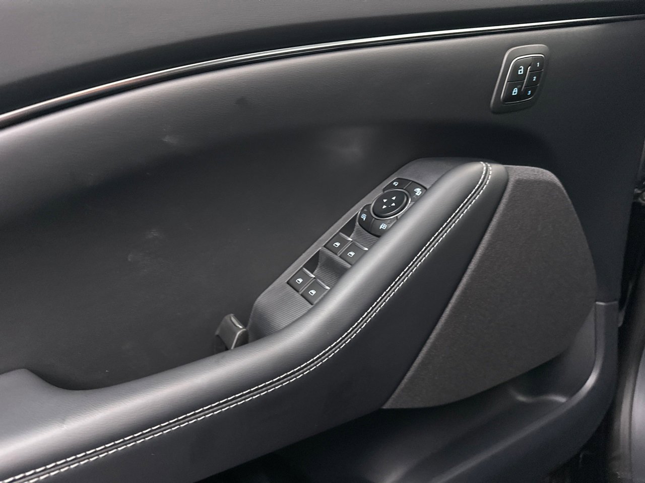 New 2025 Ford Mustang Mach-E Select w/ Comfort Package Lite image 35