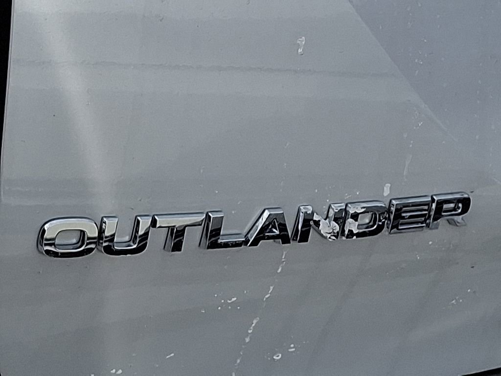 New 2026 Mitsubishi Outlander SE image 11