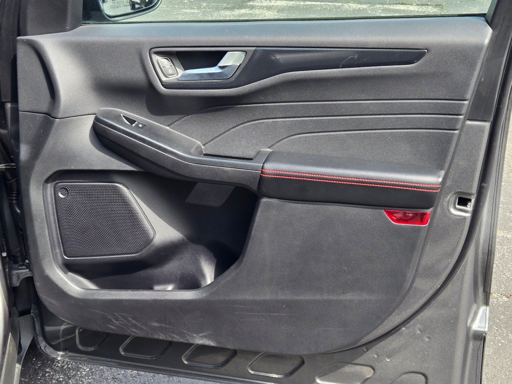 Used 2025 Ford Escape ST-Line AWD/4WD image 6