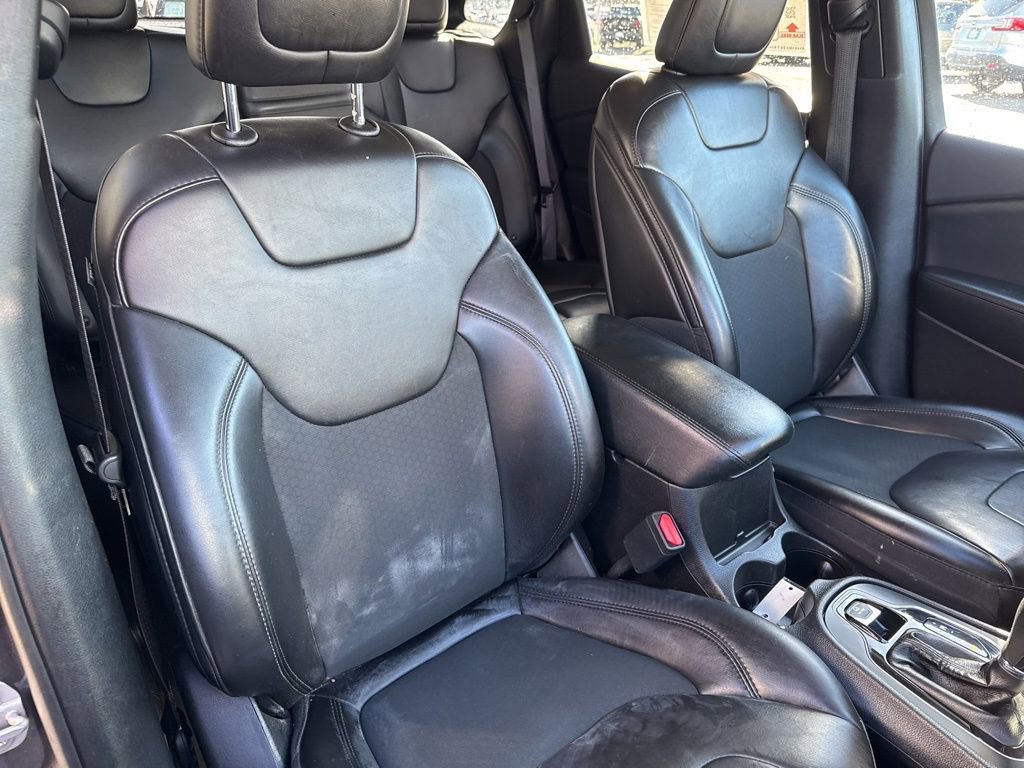 Used 2019 Jeep Cherokee Latitude Plus image 30