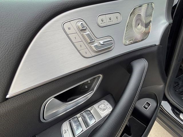 Used 2025 Mercedes-Benz GLS 450 4MATIC image 12