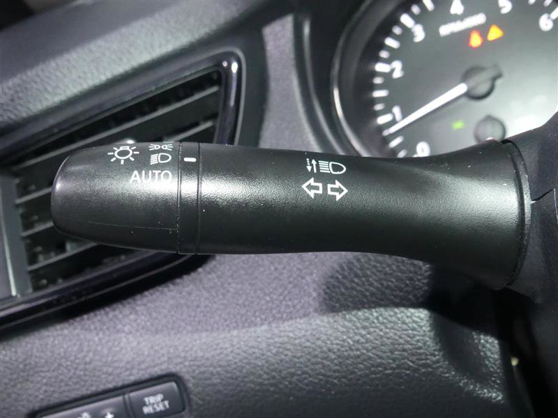 Used 2019 Nissan Rogue SV image 34