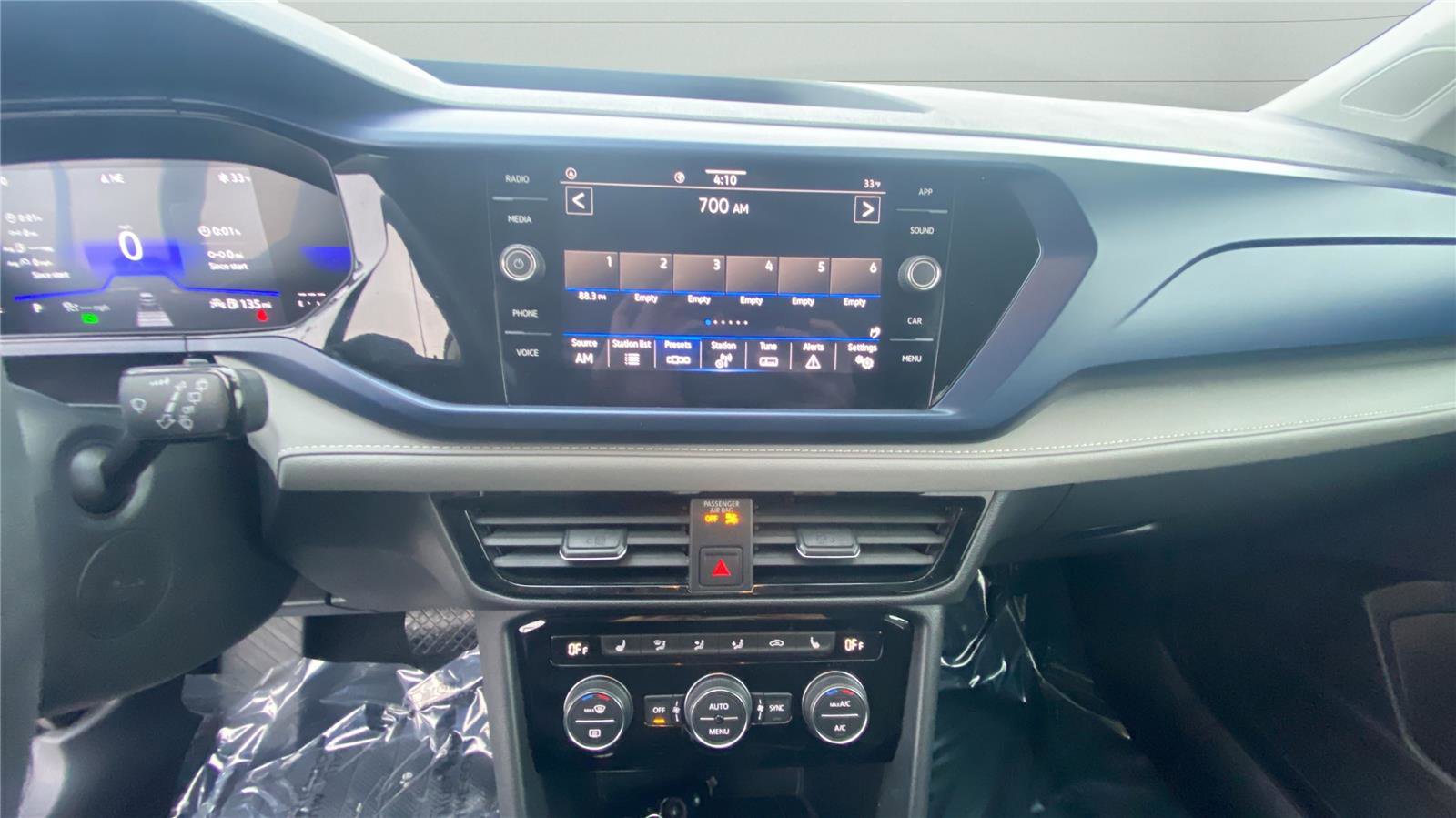 Used 2024 Volkswagen Taos SE image 15