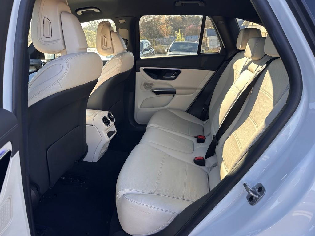 Used 2024 Mercedes-Benz GLC 300 4MATIC image 23