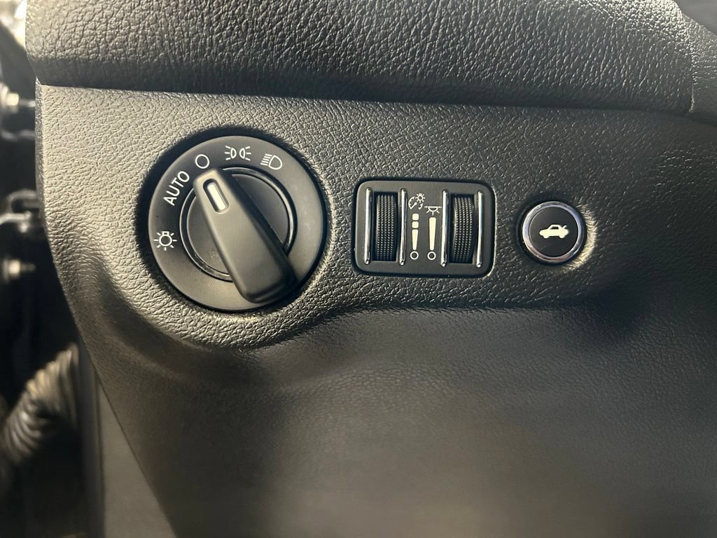 Used 2018 Dodge Challenger SXT RWD image 19