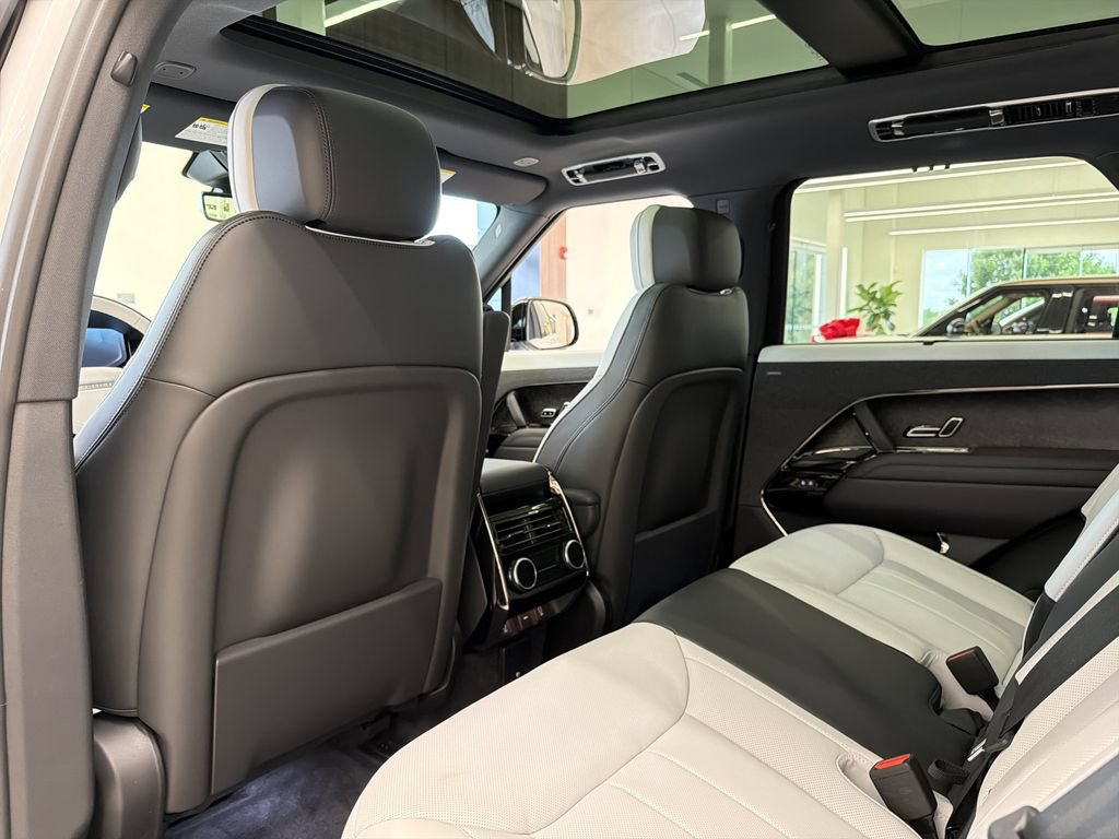 New 2026 Land Rover Range Rover Sport Dynamic SE AWD/4WD image 11