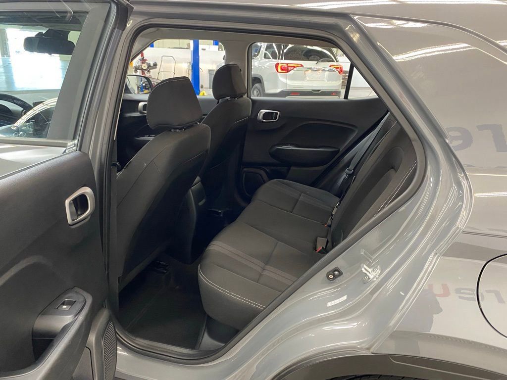 Used 2020 Hyundai Venue SEL image 16