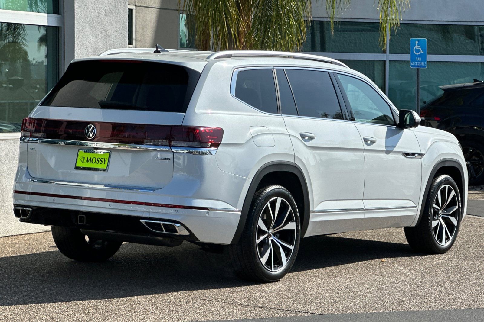 New 2026 Volkswagen Atlas SEL Premium R-Line image 4