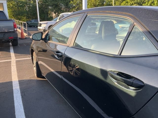 Used 2017 Toyota Corolla SE w/ SE Premium Package image 10