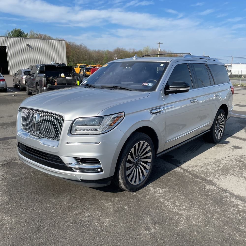 Used 2019 Lincoln Navigator Reserve w/ Cargo Package AWD/4WD image 2