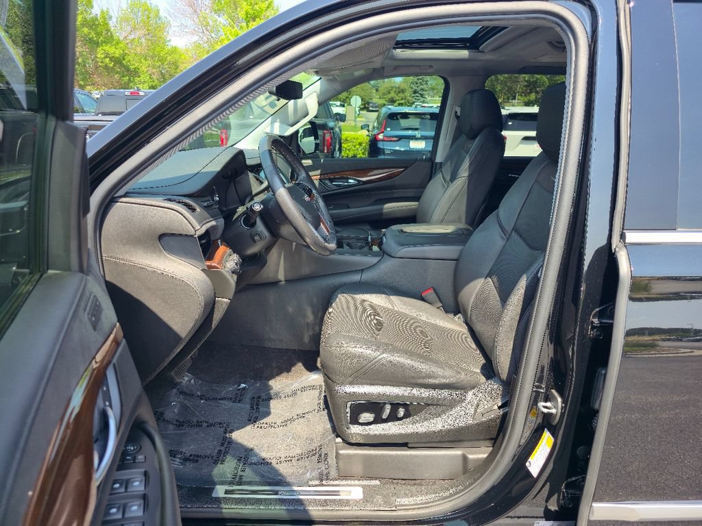 Certified 2020 Cadillac Escalade Premium Luxury AWD/4WD image 8