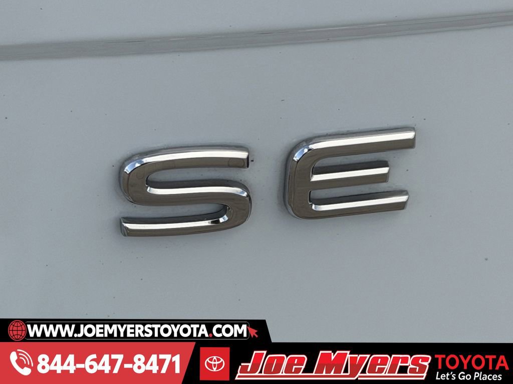 Used 2024 Volkswagen Tiguan SE image 11