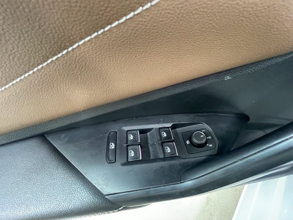 Used 2025 Volkswagen Jetta SEL FWD image 12
