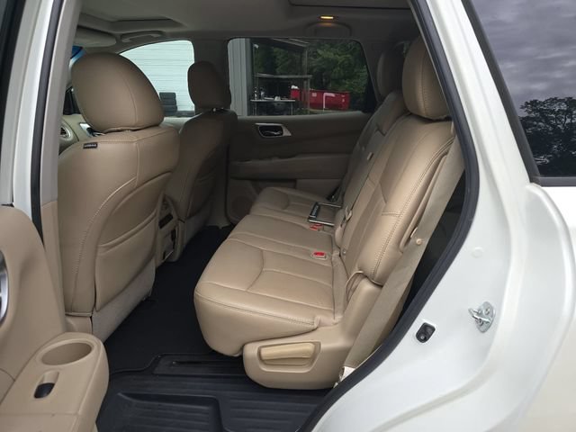Used 2016 Nissan Pathfinder Platinum FWD image 12