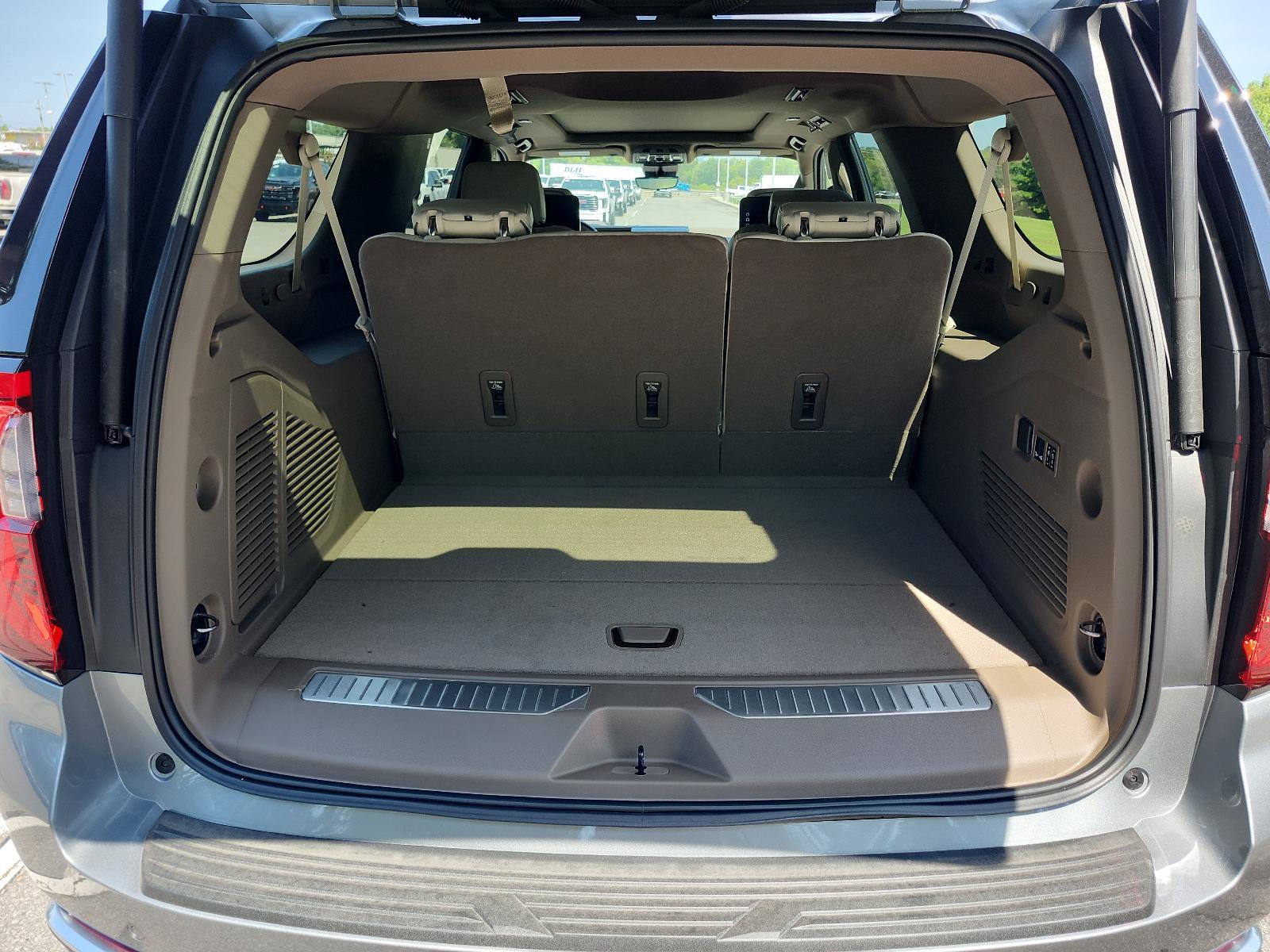 New 2026 GMC Yukon XL Denali w/ Denali Reserve Package AWD/4WD image 8