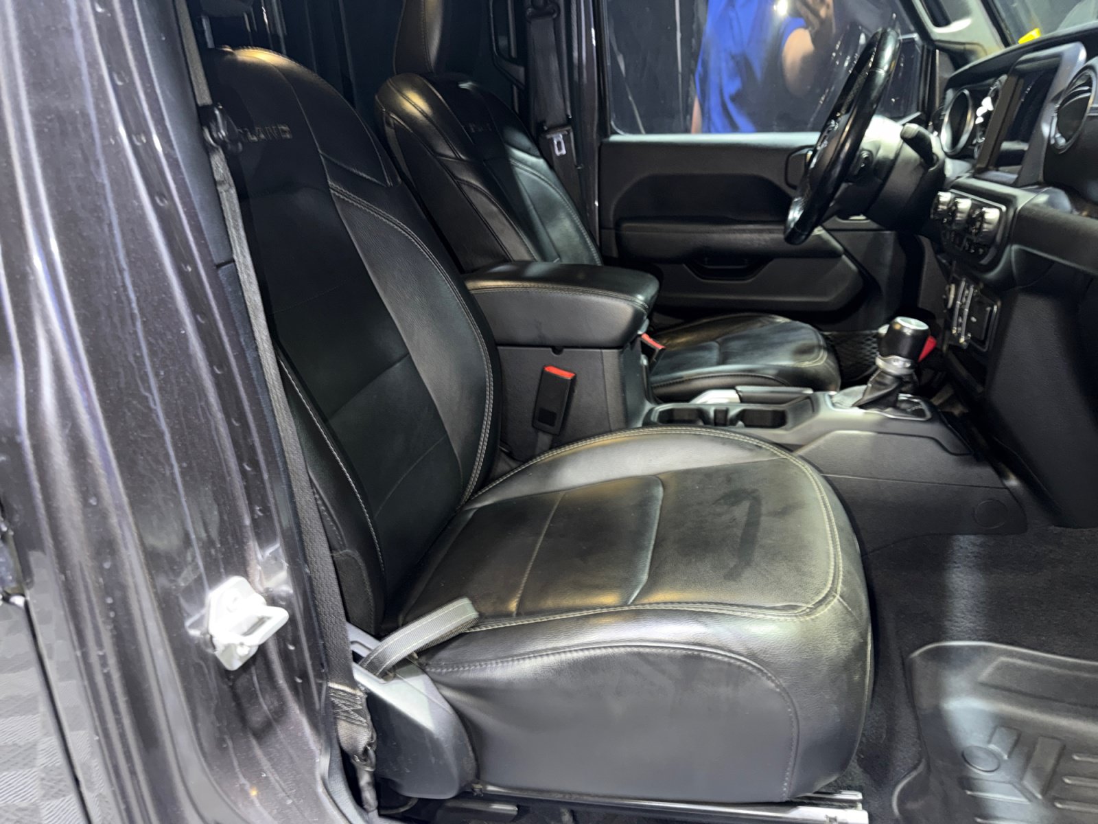 Used 2020 Jeep Gladiator Overland AWD/4WD image 33