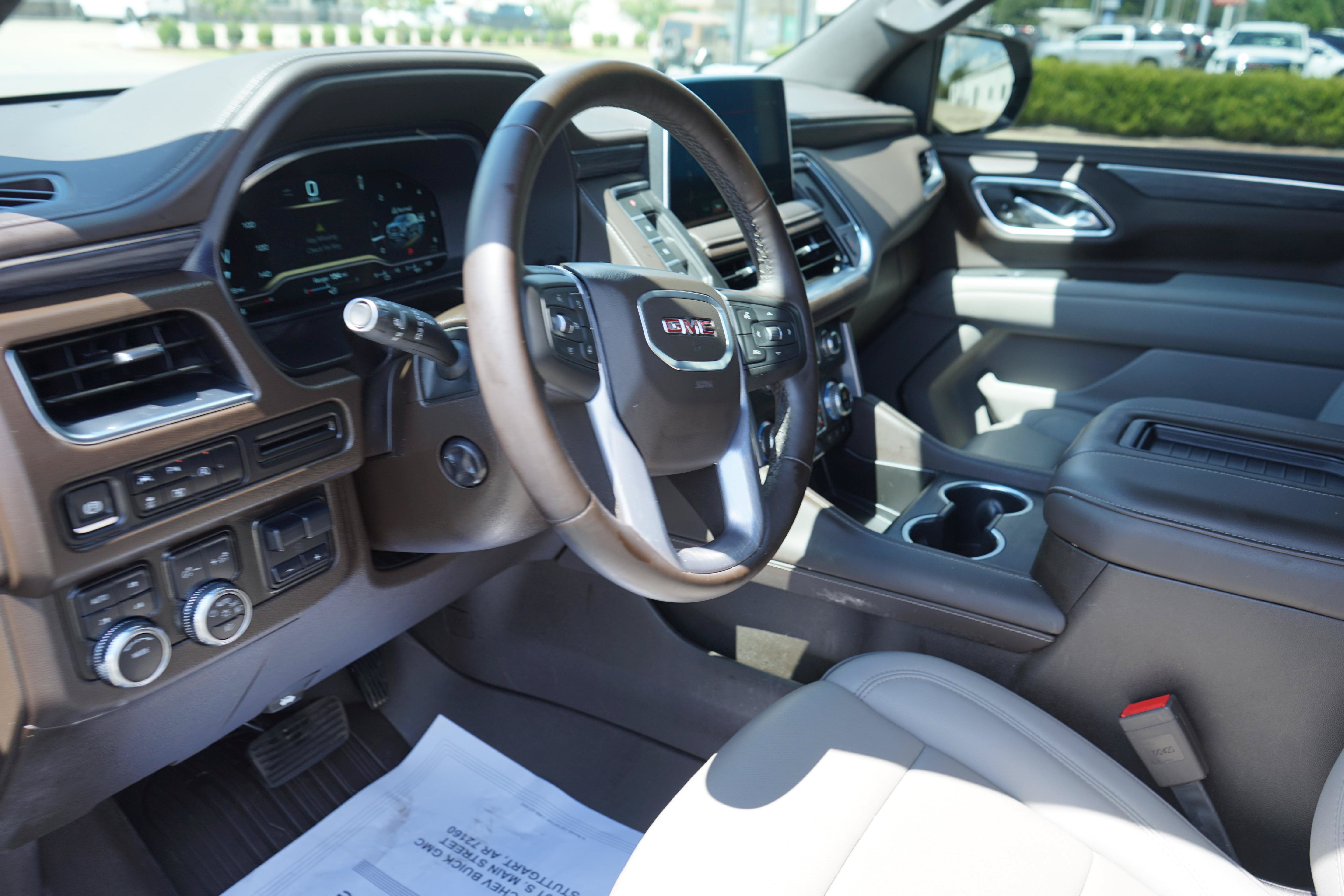 Used 2024 GMC Yukon SLT w/ SLT Luxury Package AWD/4WD image 10