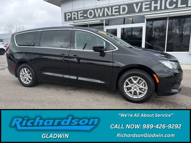 Used 2024 Chrysler Voyager LX image 1