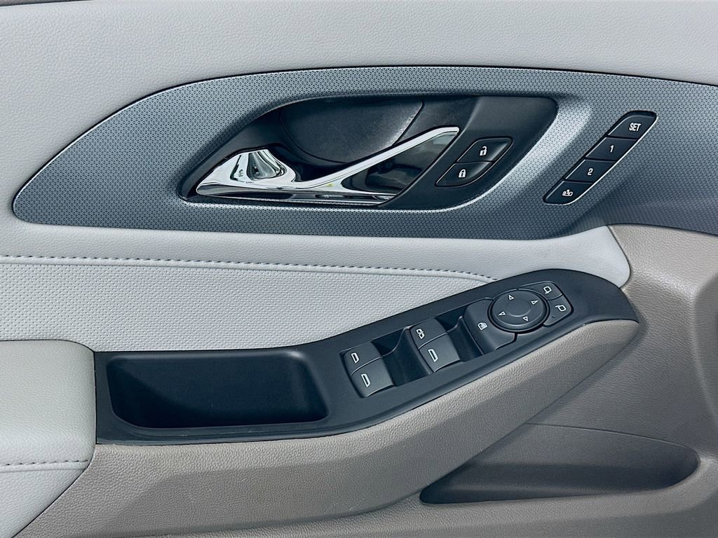 Used 2021 Chevrolet Traverse Premier w/ LPO, Cargo Package image 18