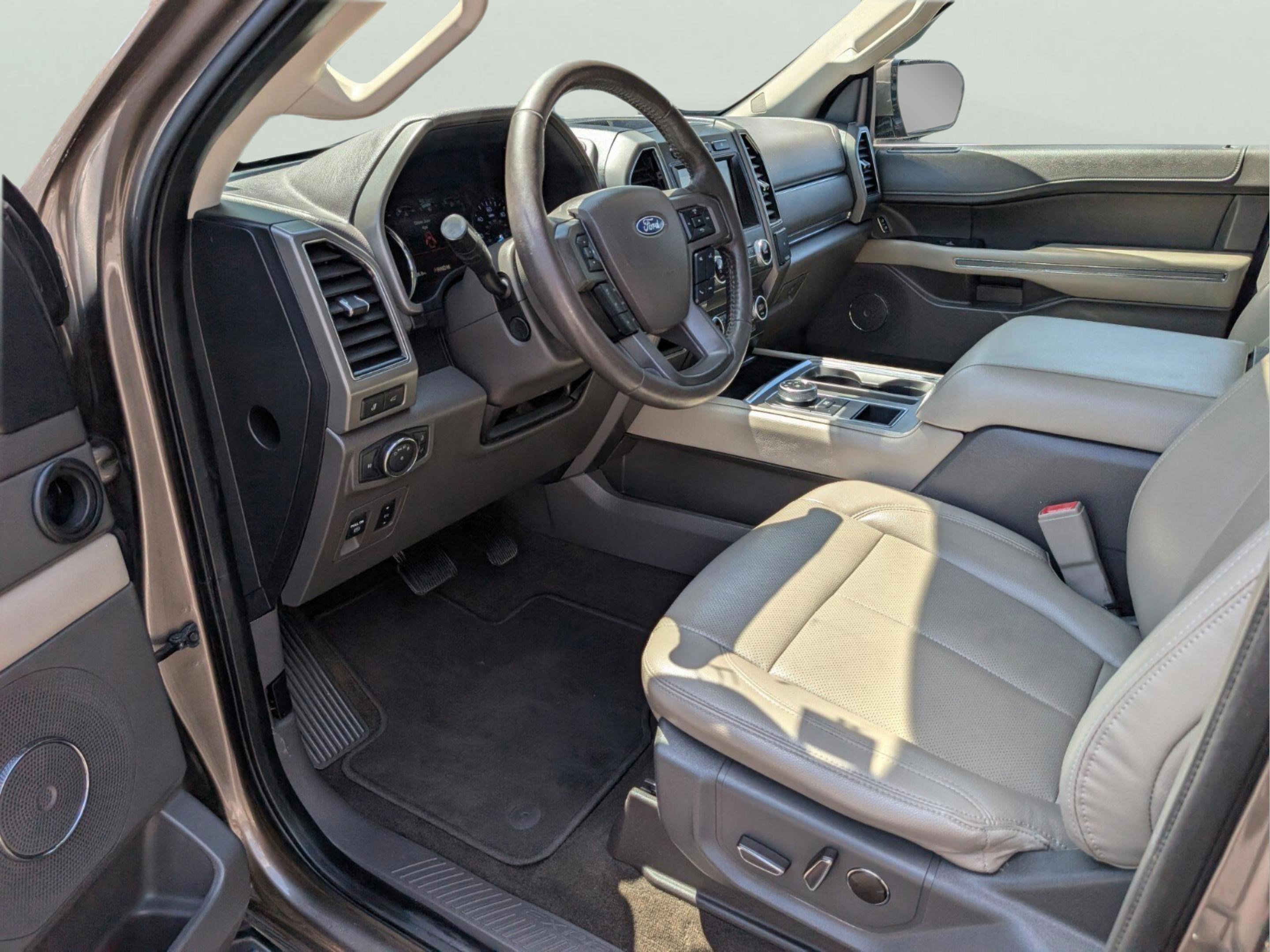 Used 2019 Ford Expedition Max XLT w/ Equipment Group 202A RWD image 11