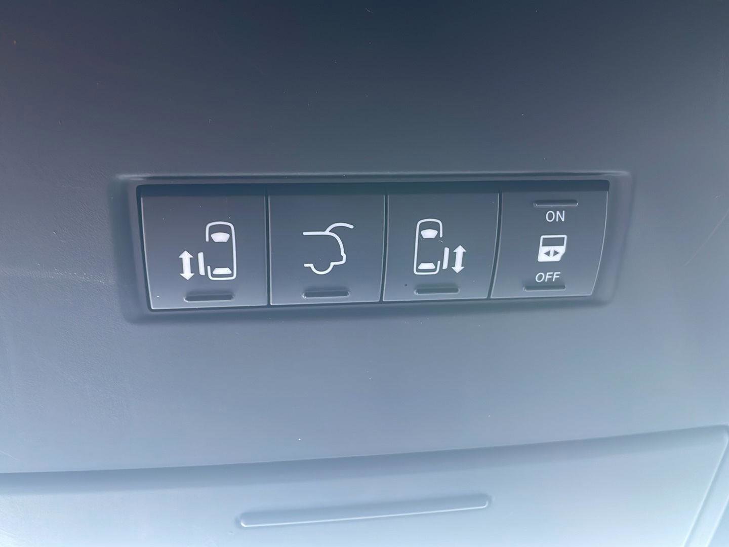 Used 2017 Dodge Grand Caravan SXT w/ Rear Park Assist Package FWD image 22