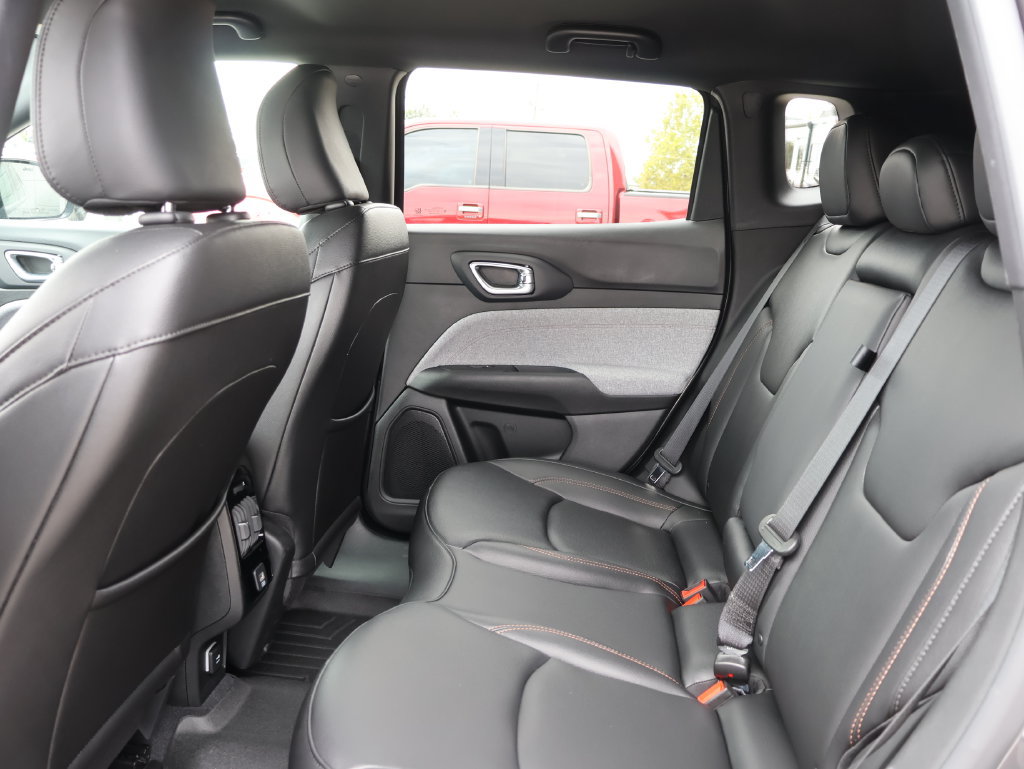Used 2024 Jeep Compass Latitude AWD/4WD image 16