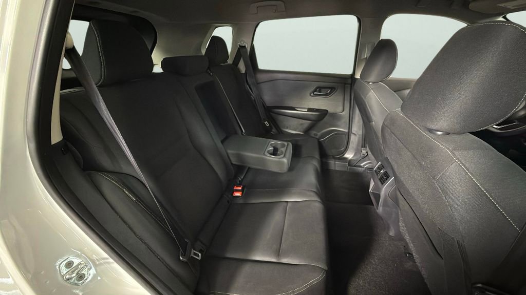 Used 2023 Nissan Rogue S image 29